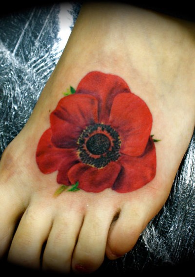http://tattooinfo.ru/images/foto_cvetnaja_tatu_v_vide_maka_na_stupne.jpg