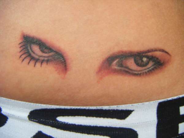 глаза живот. тату на животе. тату на пояснице для девушек. зрачок глаза. тату глаза на животе мужские.