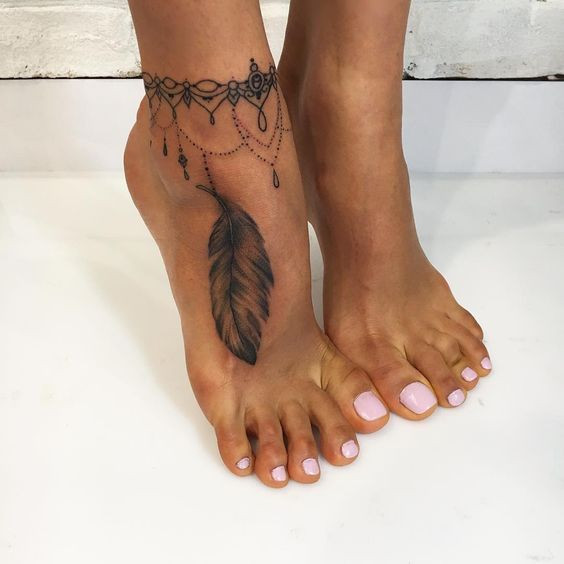 Татуировка на ноге снизу