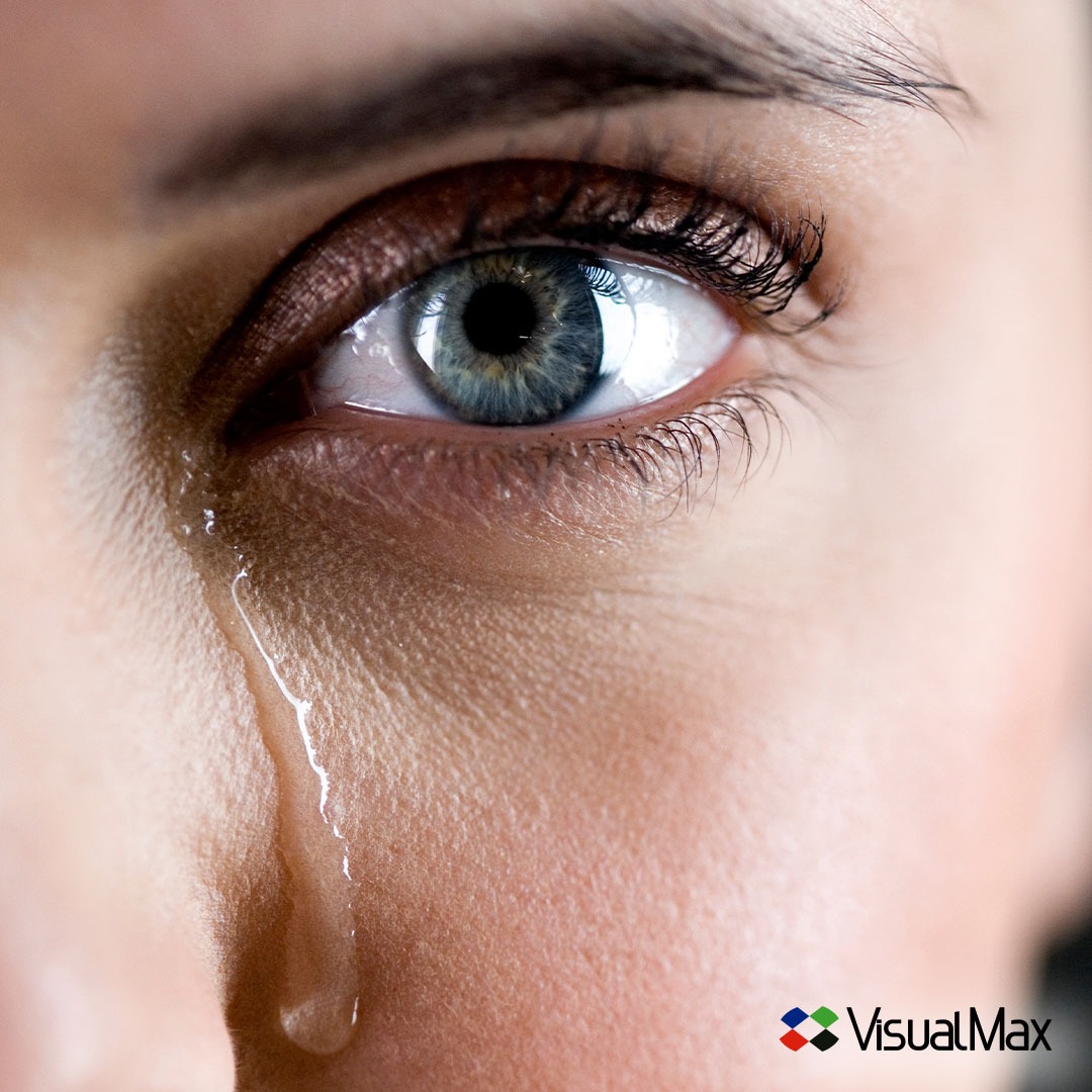 Слезы делают сильнее. Слезы женщины. Человек плачет. Человек со слезами на глазах. Слезы фото.