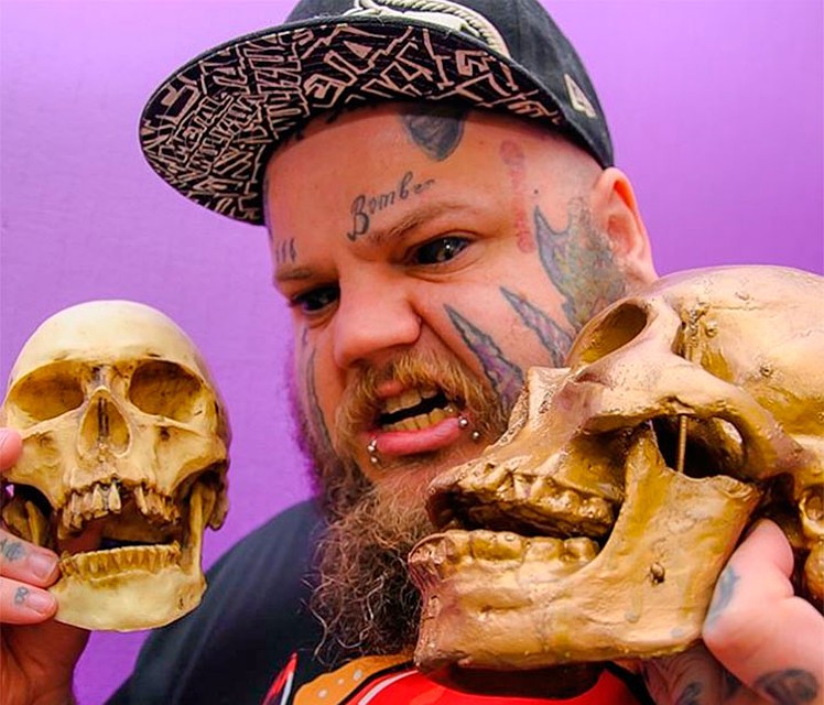 Илья Губарев: - Встречаются еще люди, которые, когда проходят мимо меня, крестятся и готовы чуть ли не святой водой в лицо плеснуть. Фото: Личный архив