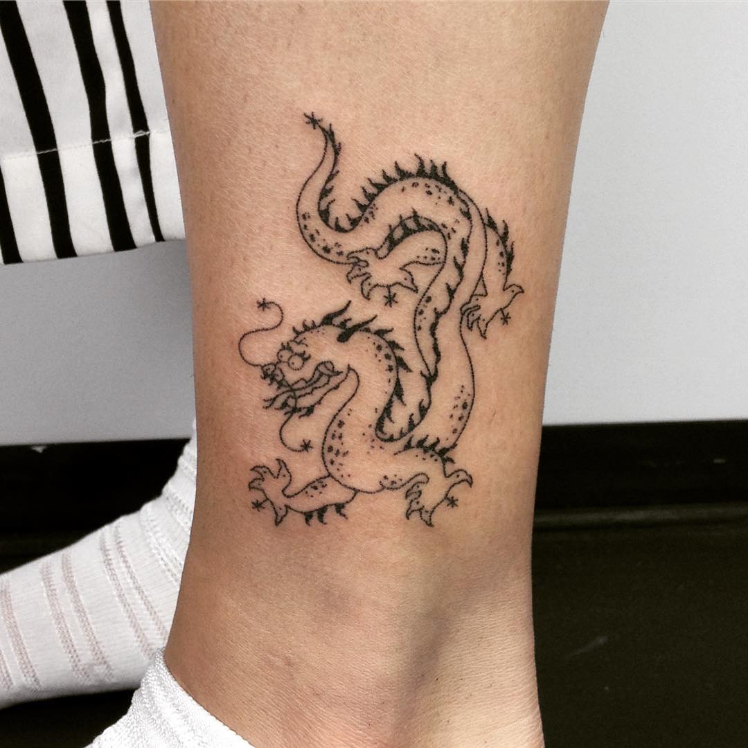 Что означает татуировка дракон на ноге?