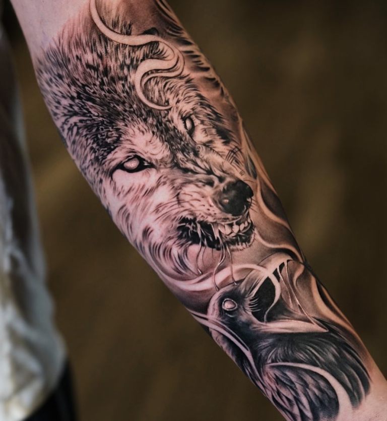 Тату ворон и волк мужская