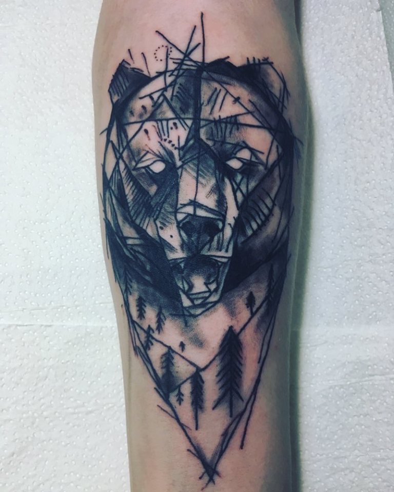 медведь с открытой пастью