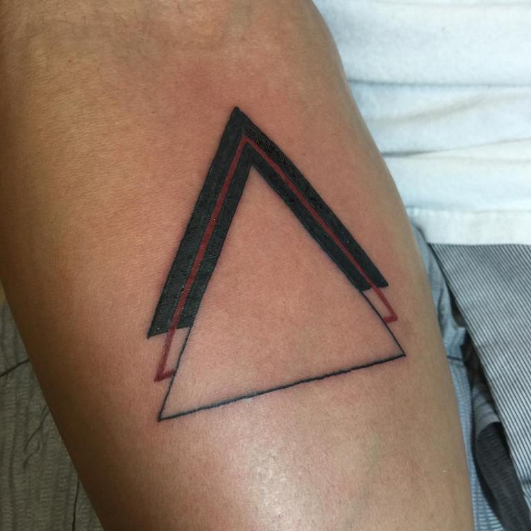 тату с треугольником