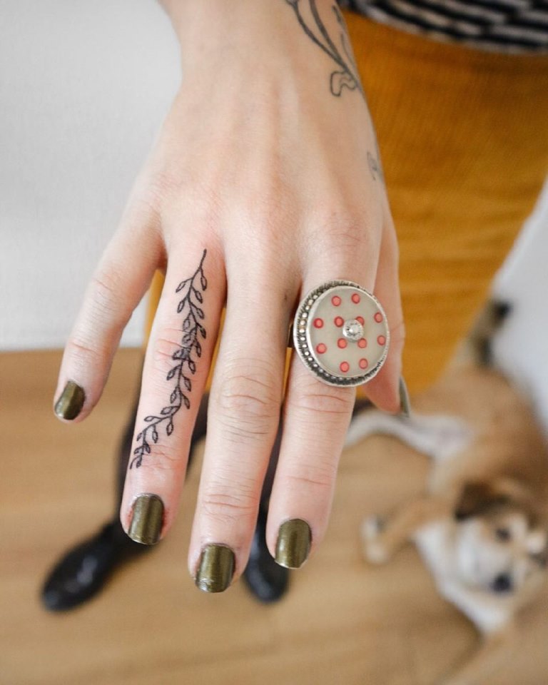 значение тату ветка с листьями