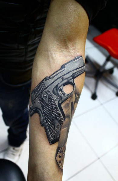 фото татуировка пистолет
