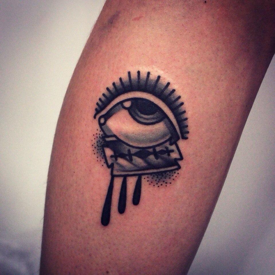 Художественная татуировка «Глаз и лезвие»