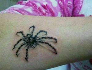 татуировка паук на руке