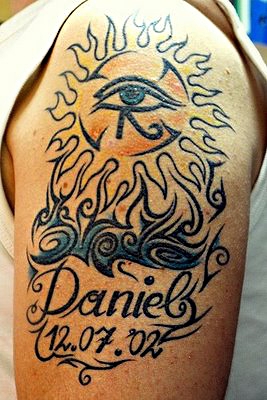 Фото татуировка на руке - солнце и глаз